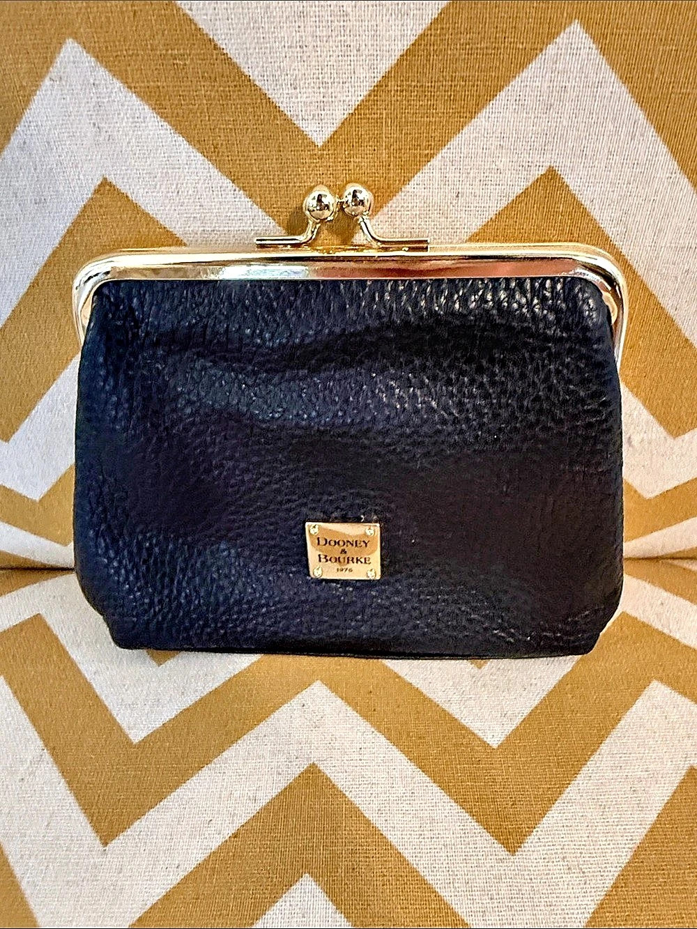 NWOT Dooney & Bourke Pebble Grain Leather Kiss Lock Coin Wallet
